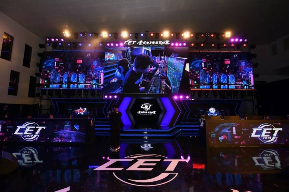 场边不少观 场边不少观